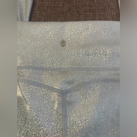 Fabletics Oasis High-Waisted Silver Shimmer Leggings
Size Large
New with tags - Picture 4 of 4